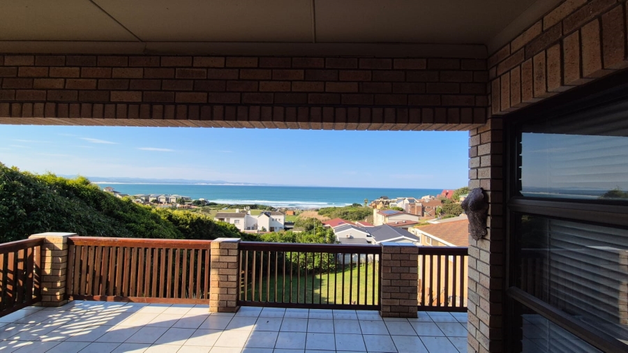 To Let 3 Bedroom Property for Rent in Wavecrest Eastern Cape